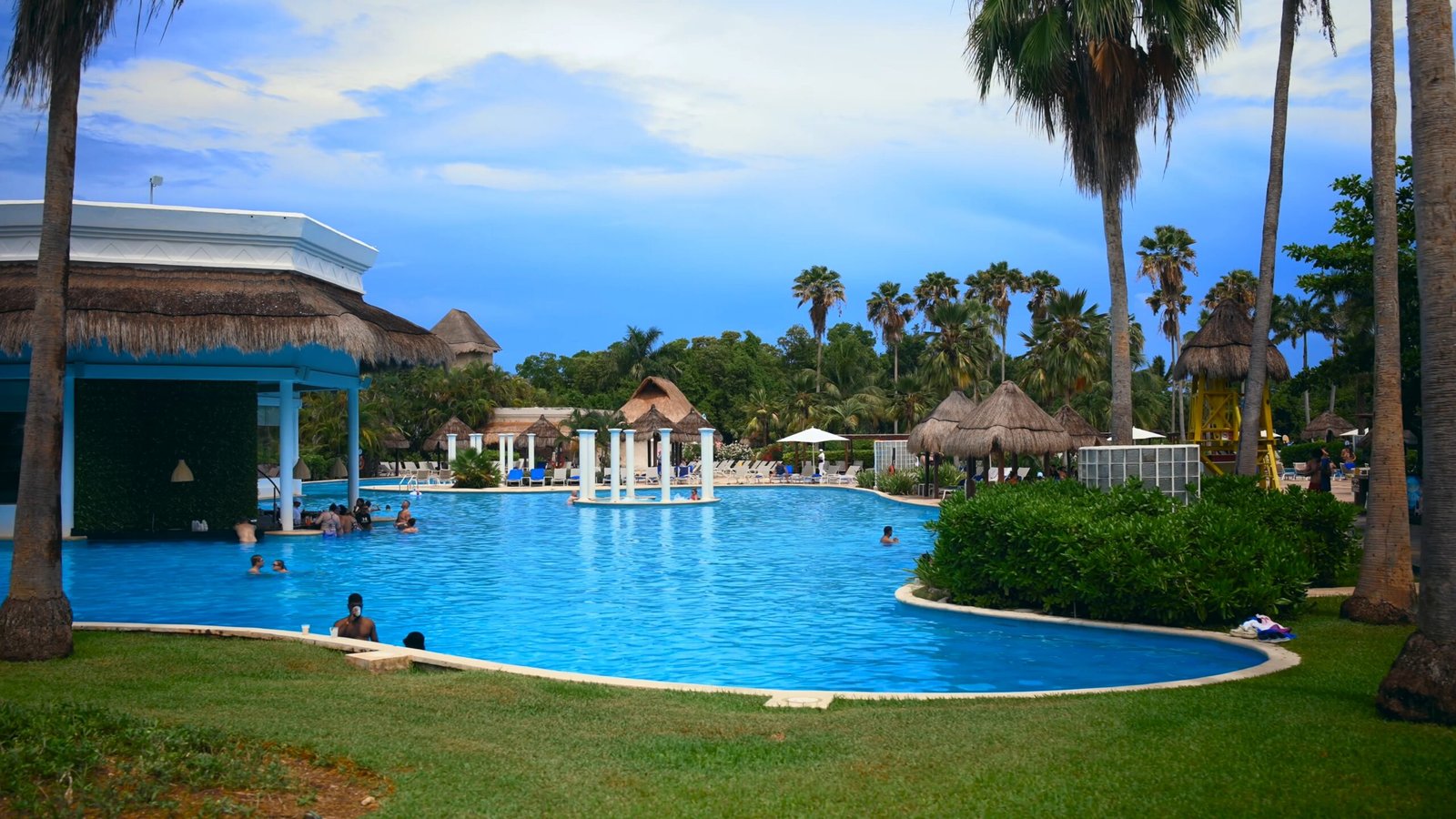 Frame 11 from Grand Riviera Princess